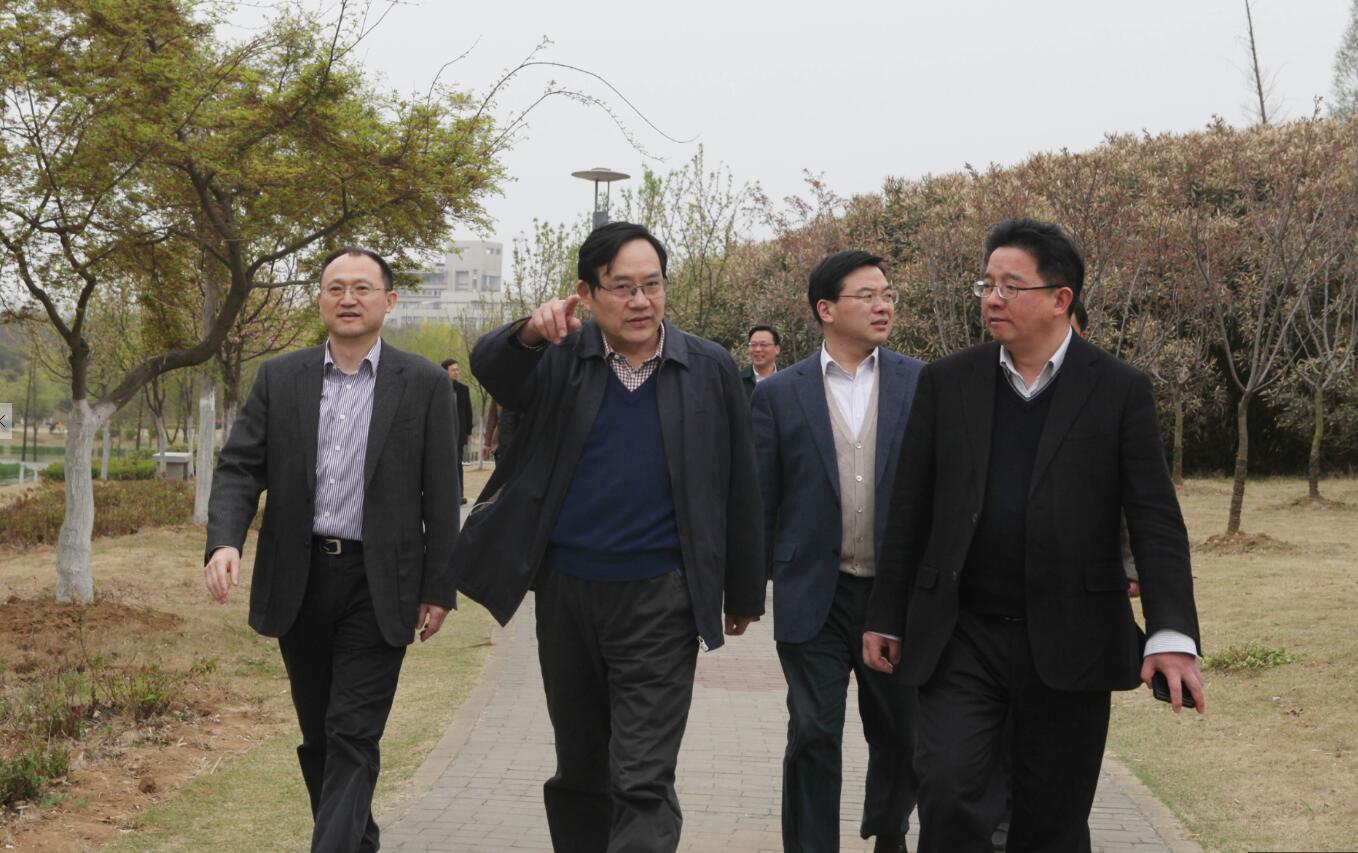 镇江市副市长雷志强一行来校洽谈共建海绵校园工作-江苏大学欢迎您!