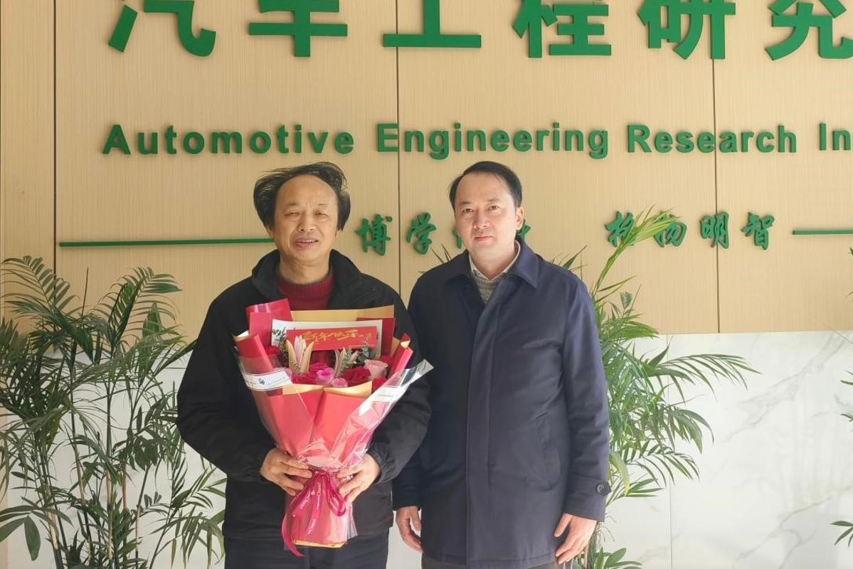 学校慰问离退休干部活动_离退休老干部活动方案_新春佳节走访慰问老领导老党员