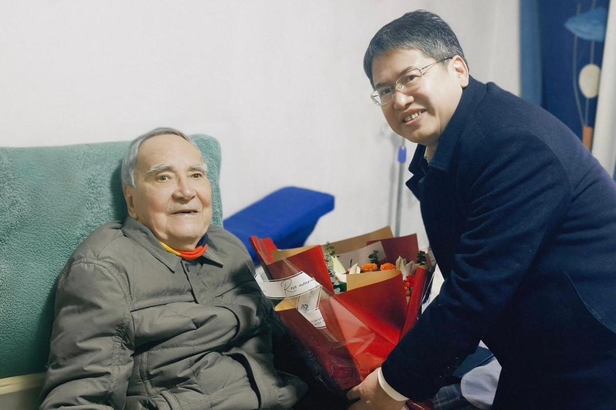 学校慰问离退休干部活动_新春佳节走访慰问老领导老党员_离退休老干部活动方案