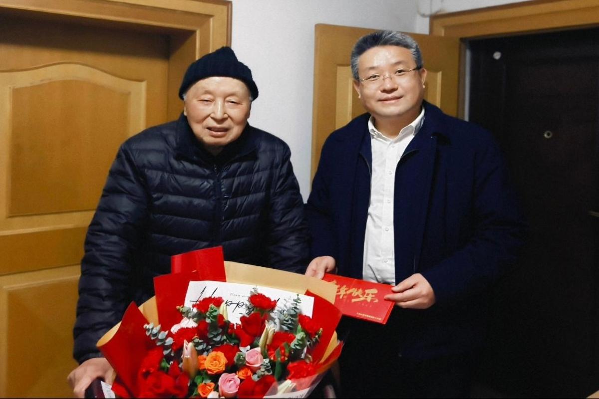 学校慰问离退休干部活动_新春佳节走访慰问老领导老党员_离退休老干部活动方案