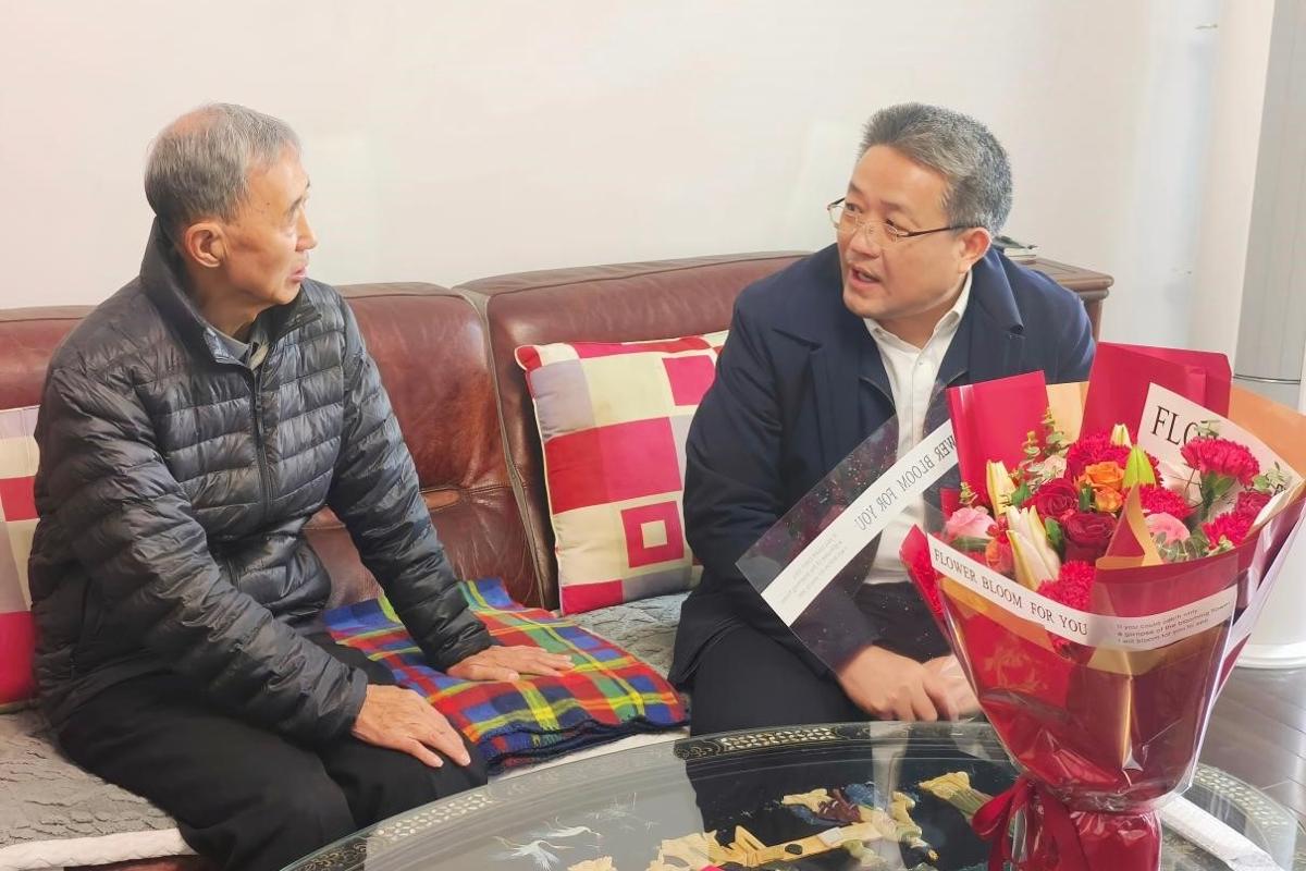 离退休老干部活动方案_学校慰问离退休干部活动_新春佳节走访慰问老领导老党员