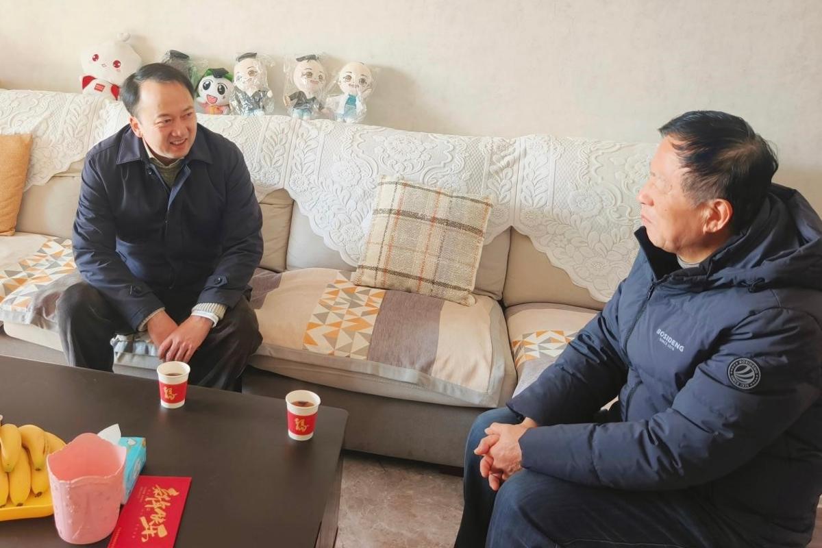 学校慰问离退休干部活动_新春佳节走访慰问老领导老党员_离退休老干部活动方案