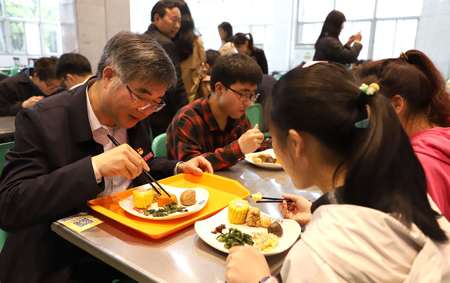 师生共吃“忆苦思甜饭”，学党史话党恩-江苏大学欢迎您！